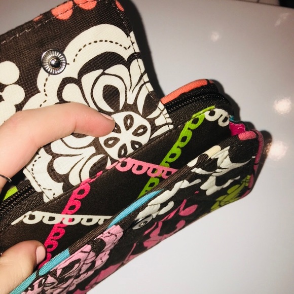 Vera Bradley wristlet/phone carrier - Picture 3 of 4